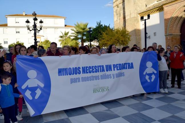 Los vecinos de Hinojos se echan a la calle tras 7 meses sin pediatra