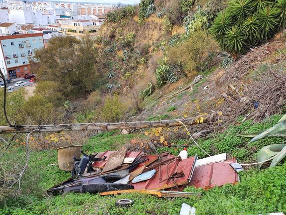 Reclaman la protección del Cabezo del Conquero con una ‘operación limpieza’