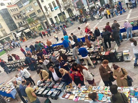 El Mercadillo del Libro Solidario vuelve a la Plaza de las Monjas