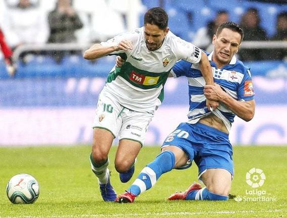 Fidel Chaves salva una jornada negra para los futbolistas onubenses