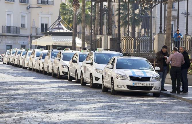 La Mesa del Taxi aborda medidas para reactivar el sector