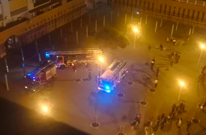 Aparatoso incendio en una vivienda de la plaza Corteconcepción de la capital