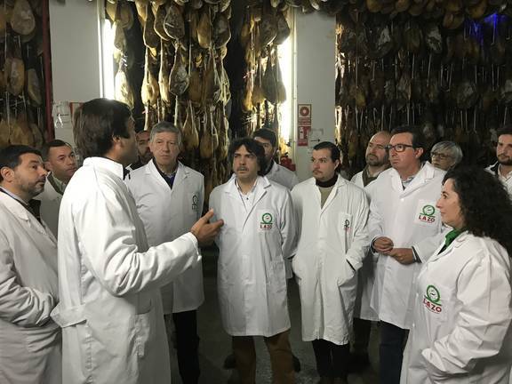 El PP defiende al sector del cerdo ibérico “ligado a la calidad y criado en la dehesa”