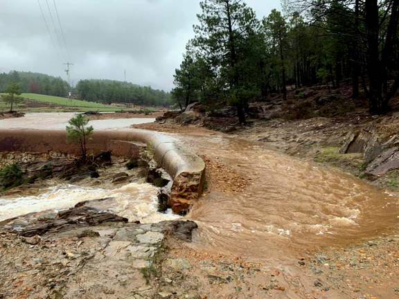 La Junta inicia la limpieza del arroyo que causó la riada en Nerva
