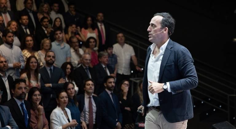 Juan Luis Muñoz Escassi cierra con una ponencia motivacional el programa Espoban