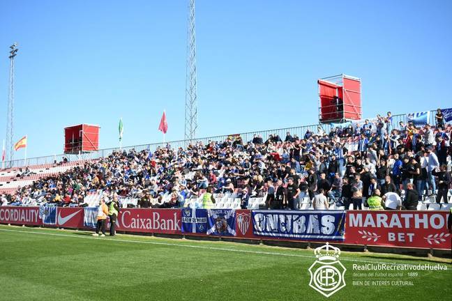 La afición del Recreativo toma el Jesús Navas y agota la zamarra del 130º aniversario