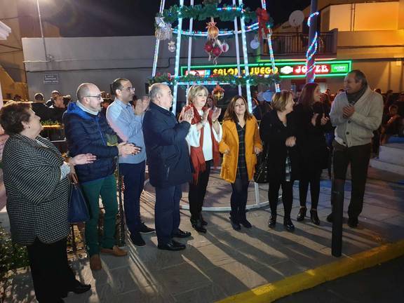 La barriada isleña Punta del Caimán inaugura la Navidad con roscos y pestiños