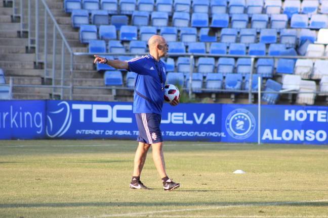 Monteagudo pide “ideas claras” y “mucha intensidad” al Recreativo