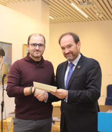 Víctor Sánchez recibe el X Premio de Textos Teatrales Jesús Domínguez por ‘Hana Mae’