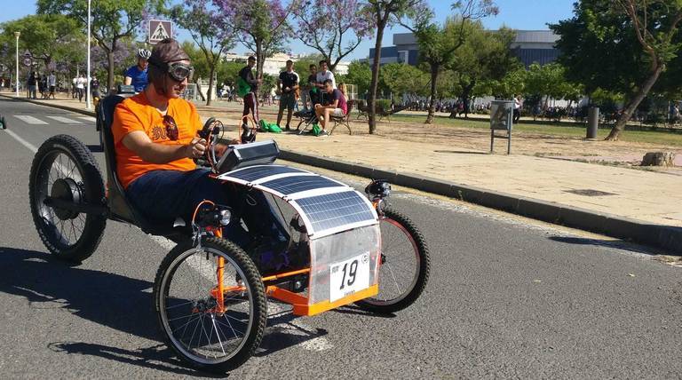 Veinte centros de Secundaria participarán en la carrera de vehículos solares de la UHU