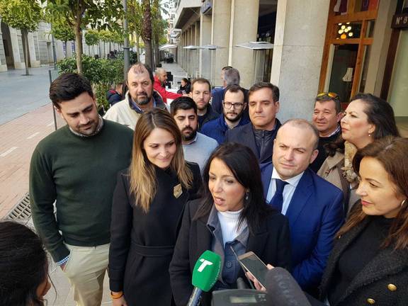 Marta Bosquet muestra su apoyo a Arrimadas como líder de Ciudadanos en una visita a Huelva