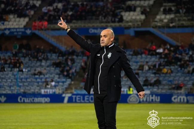 Monteagudo opta por ver el vaso medio lleno del Recreativo
