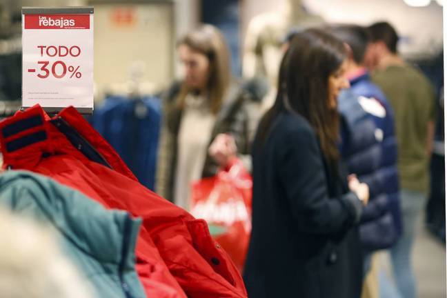 Los comerciantes piden prudencia para evitar aglomeraciones en las rebajas