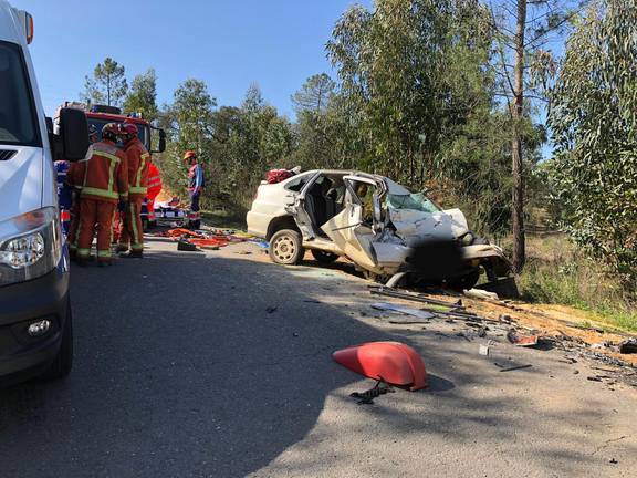 Muere un hombre en el choque entre un coche y un camión cargado de gasóleo en Moguer