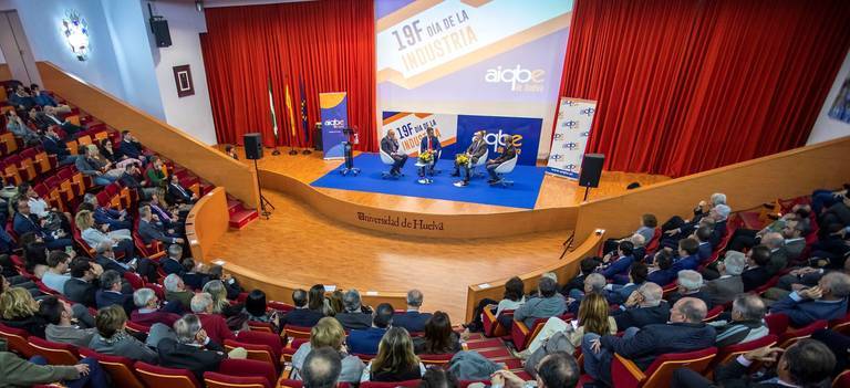 AIQBE celebra el Día de la Industria con una ponencia y una mesa redonda