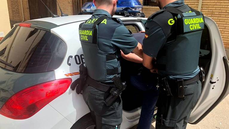 Pillados cuando intentaban vender lo que habían robado en el interior de dos vehículos en Villarrasa