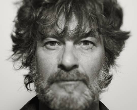 El cantautor Quique González llega este sábado al Gran Teatro