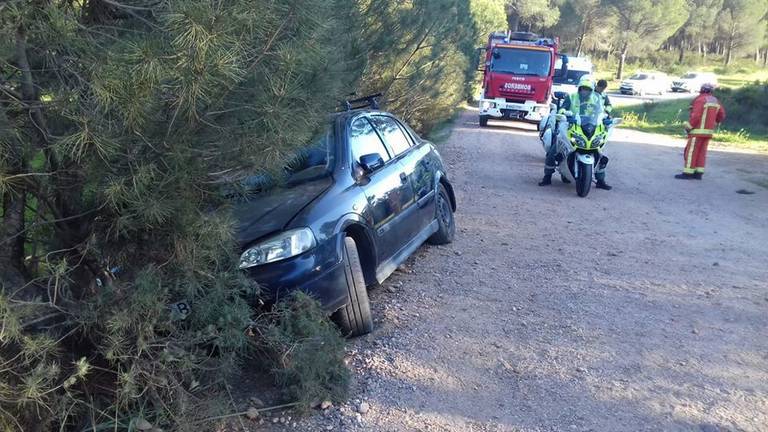 Dos heridos tras salirse de la vía un vehículo en Aljaraque
