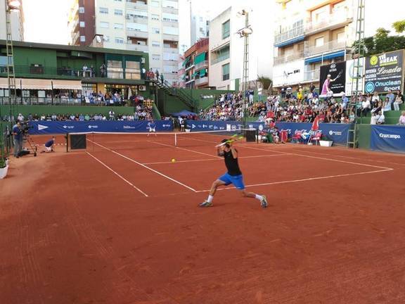 La Copa del Rey de Huelva se libra de la suspensión por un día