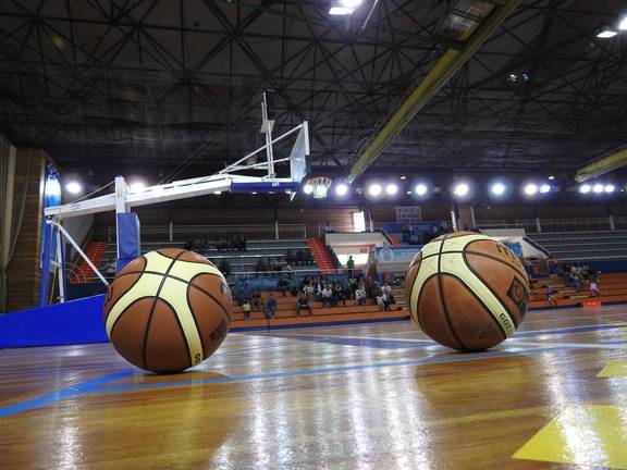 Las Federaciones dividen al baloncesto de Huelva ante el coronavirus