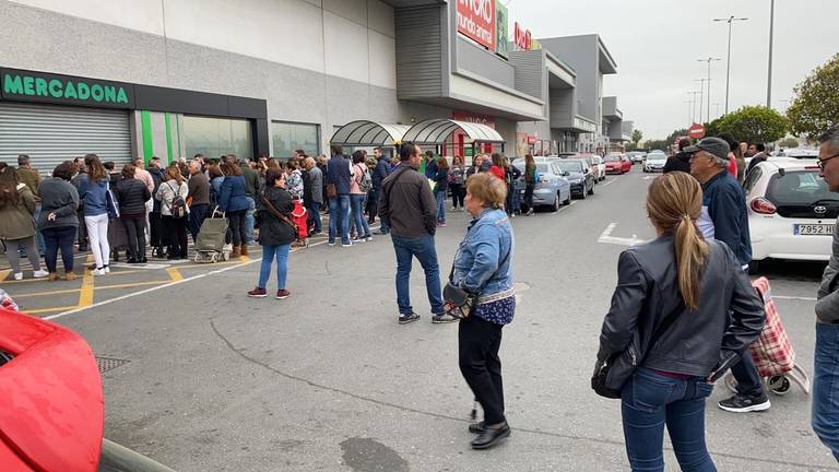Huelva vacía sus calles y abarrota los supermercados