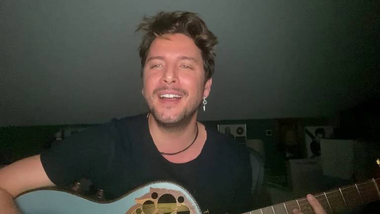 Miles de seguidores ven desde sus casas el concierto de Manuel Carrasco