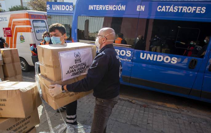 Bomberos Unidos sin Fronteras dona 3.000 kilos de material sanitario a hospitales