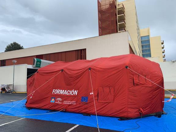 El Infanta Elena instala un módulo sanitario en el exterior para el triaje de contagiados