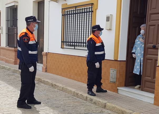 Hinojos crea turnos de compra entre vecinos que viven en números pares e impares