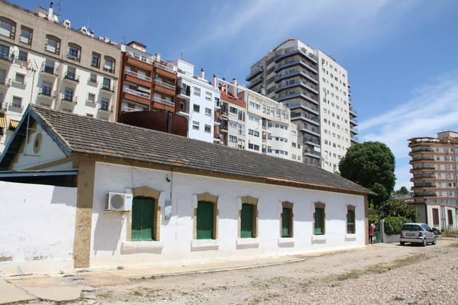 Adif volverá a suministrar electricidad a la anciana de 92 años de Huelva