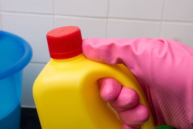 San Juan pide a sus vecinos que arrojen a la calle diez litros de agua con lejía cada noche