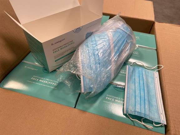 13.500 mascarillas para transportistas, taxistas y conductores de autobús en Huelva