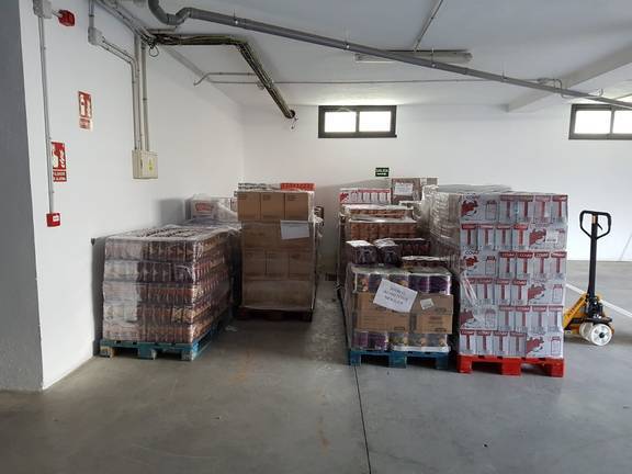 Regantes de El Fresno donan 26.000 kilos de alimentos y 300 EPI para ayuda a domicilio