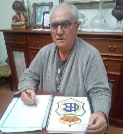 Isabelo Ramírez, confinado en Alosno, ordenando recuerdos