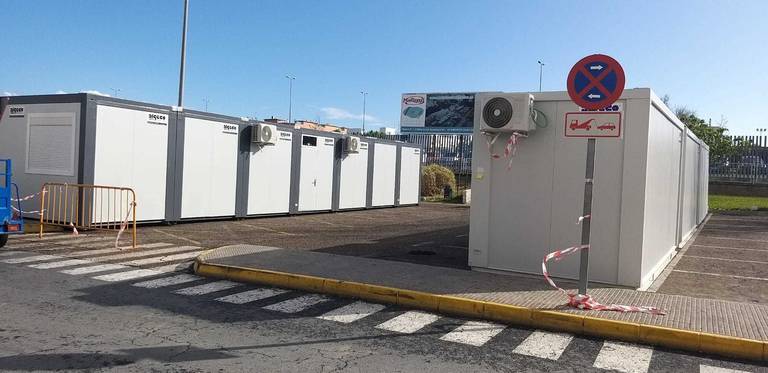 El Juan Ramón instala módulos sanitarios prefabricados en los aparcamientos