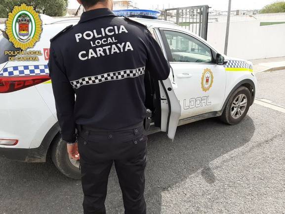 La Policía Local de Cartaya rescata a un pastor que sufrió un posible golpe de calor