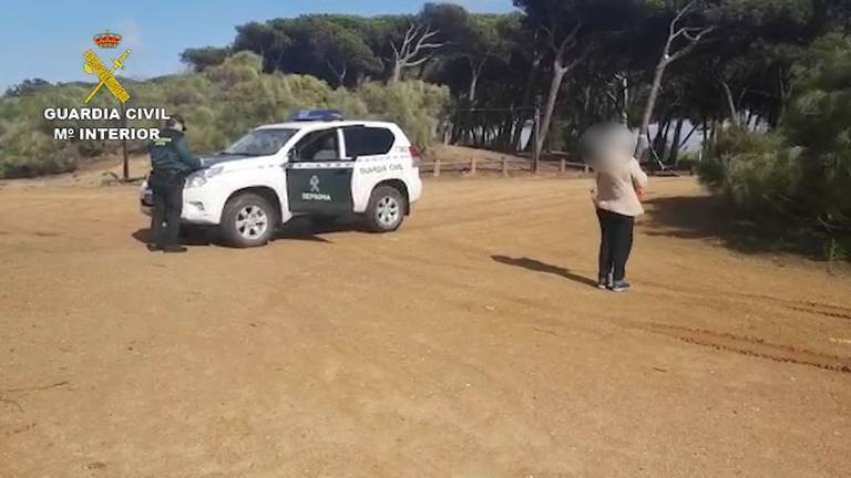 Denunciados por hacer senderismo en Isla Cristina y 