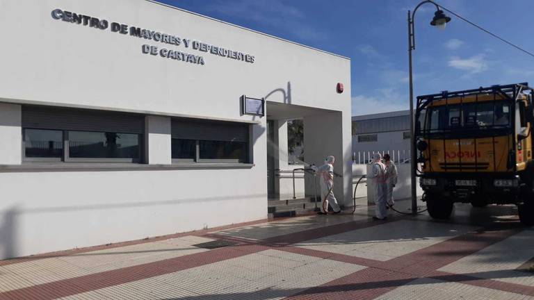 El Infoca desinfecta los espacios más vulnerables de Cartaya