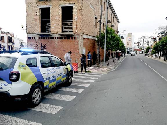 La Policía Local de Bollullos multará a los vecinos que hagan largas colas en comercios