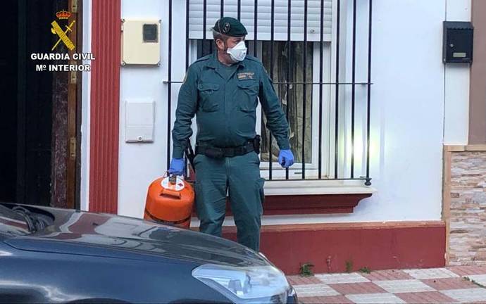 Evacuan a dos mujeres y una menor tras un escape de gas en una vivienda en Almonte