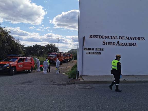 La Junta medicaliza la residencia de personas mayores de Aracena