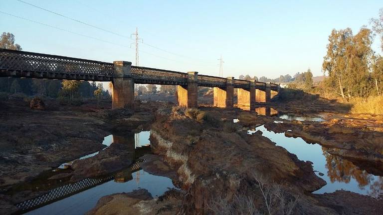 Licitan por 300.000 euros la restauración del antiguo puente del ferrocarril de Niebla