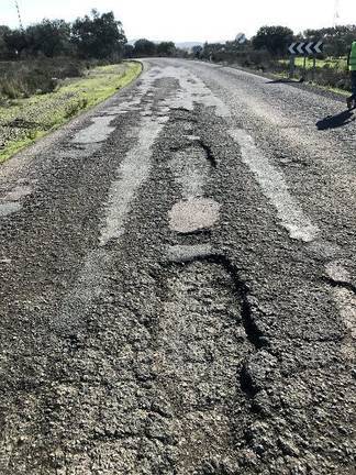 El PSOE reclama el arreglo de la carretera A-495 en Santa Bárbara