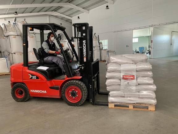 Una tonelada de garbanzos de Escacena para el Banco de Alimentos de Huelva