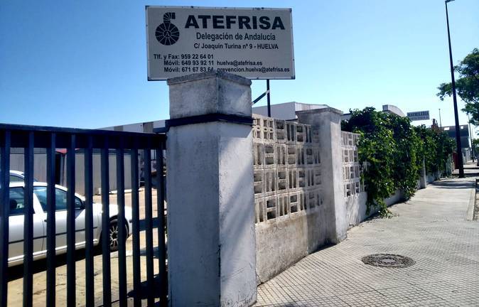 Dos trabajadores heridos tras derrumbarse el techo de una caseta en Huelva