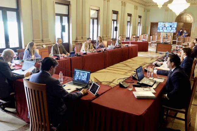El pleno aprueba una inyección de 2,1 millones para medidas económicas y sociales