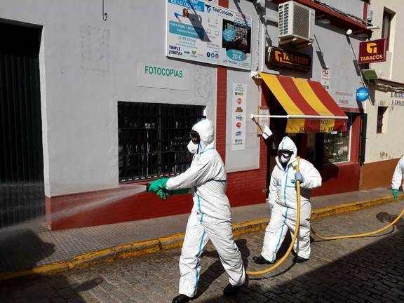 El Infoca continúa desinfectando la provincia: hoy Manzanilla, Chucena y Ayamonte