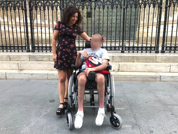 Impiden a los padres de un joven con parálisis cerebral severa acompañarlo al hospital 1 Impiden a los padres de un joven con parálisis cerebral severa acompañarlo al hospital