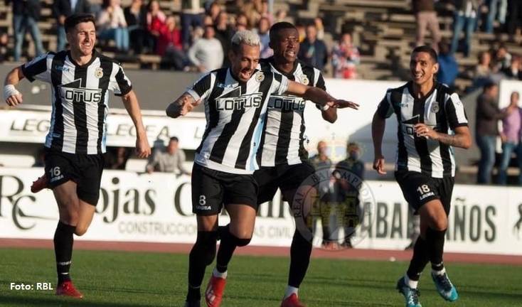 Manu Molina ya es libre para fichar por el Recre o por un Segunda División