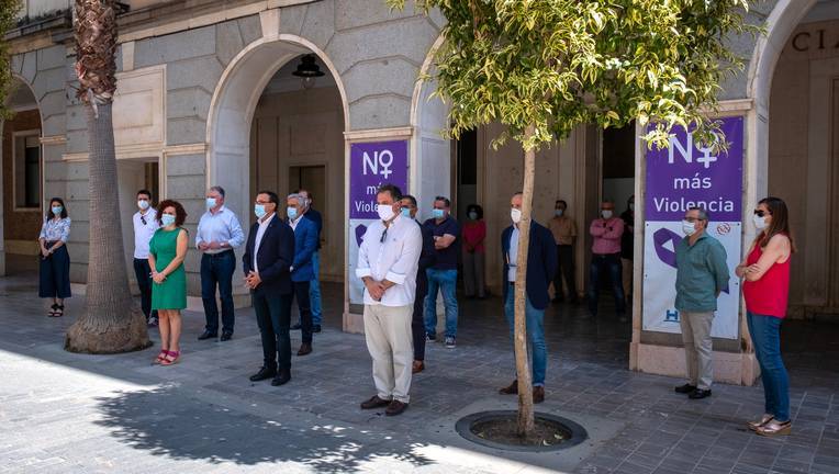 Huelva de luto por las víctimas mortales del coronavirus 2 Huelva de luto por las víctimas mortales del coronavirus